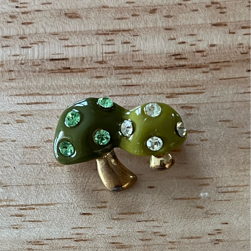 Mushroom brooch